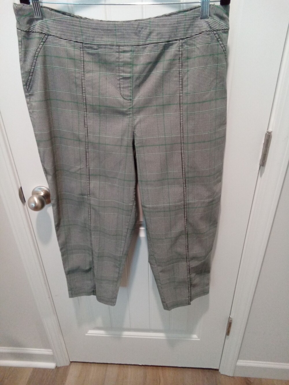 Cato Plus Size 18W Gray & Green Plaid Capris w/Pull-on Waistband